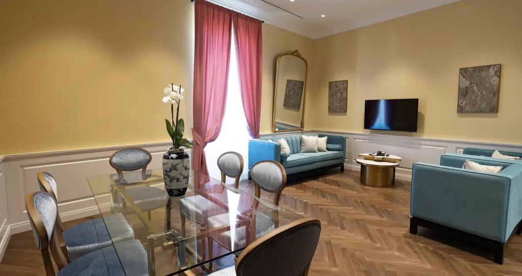 Luxury 2 Bedroom Apartment with Panoramic View